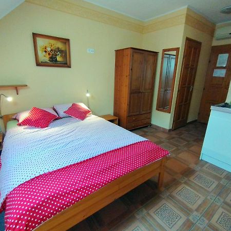 Burg Apartman Gyula Extérieur photo