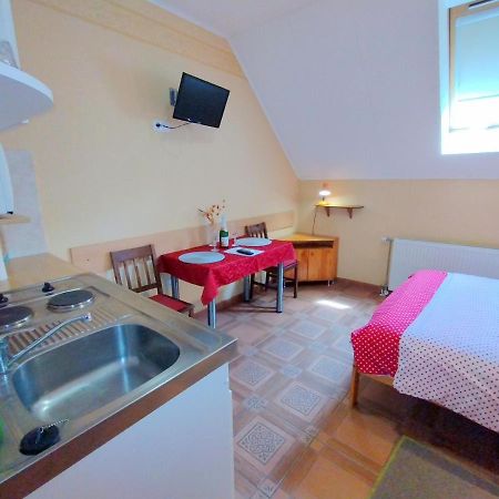 Burg Apartman Gyula Extérieur photo