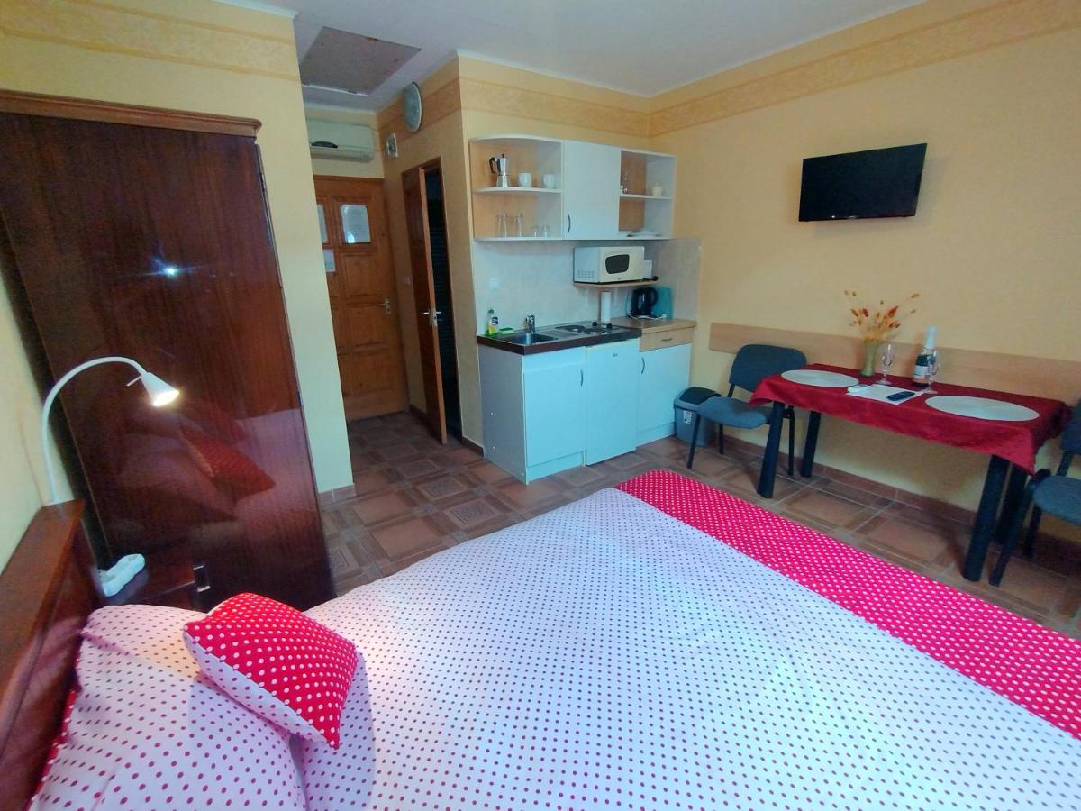 Burg Apartman Gyula Extérieur photo