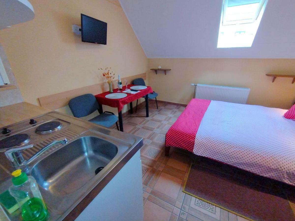 Burg Apartman Gyula Extérieur photo