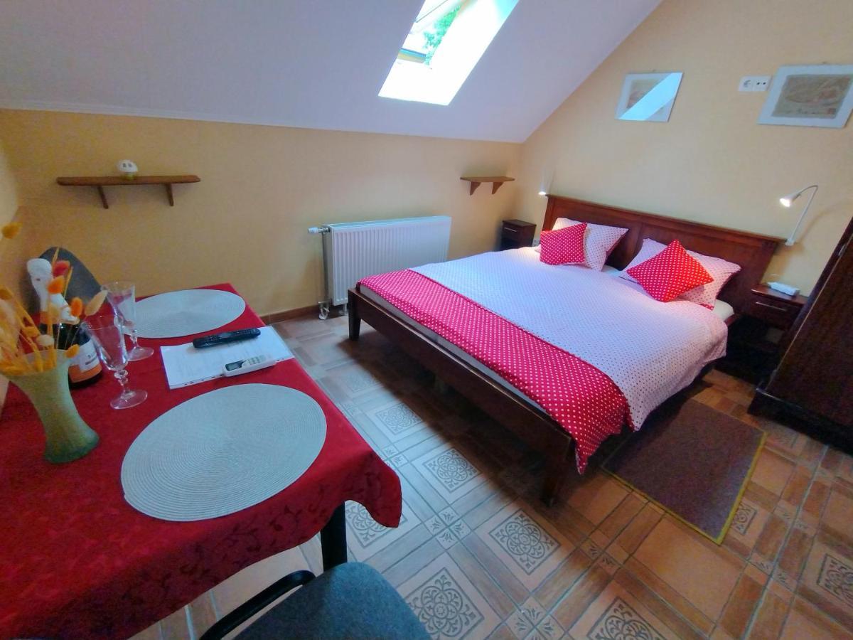 Burg Apartman Gyula Extérieur photo