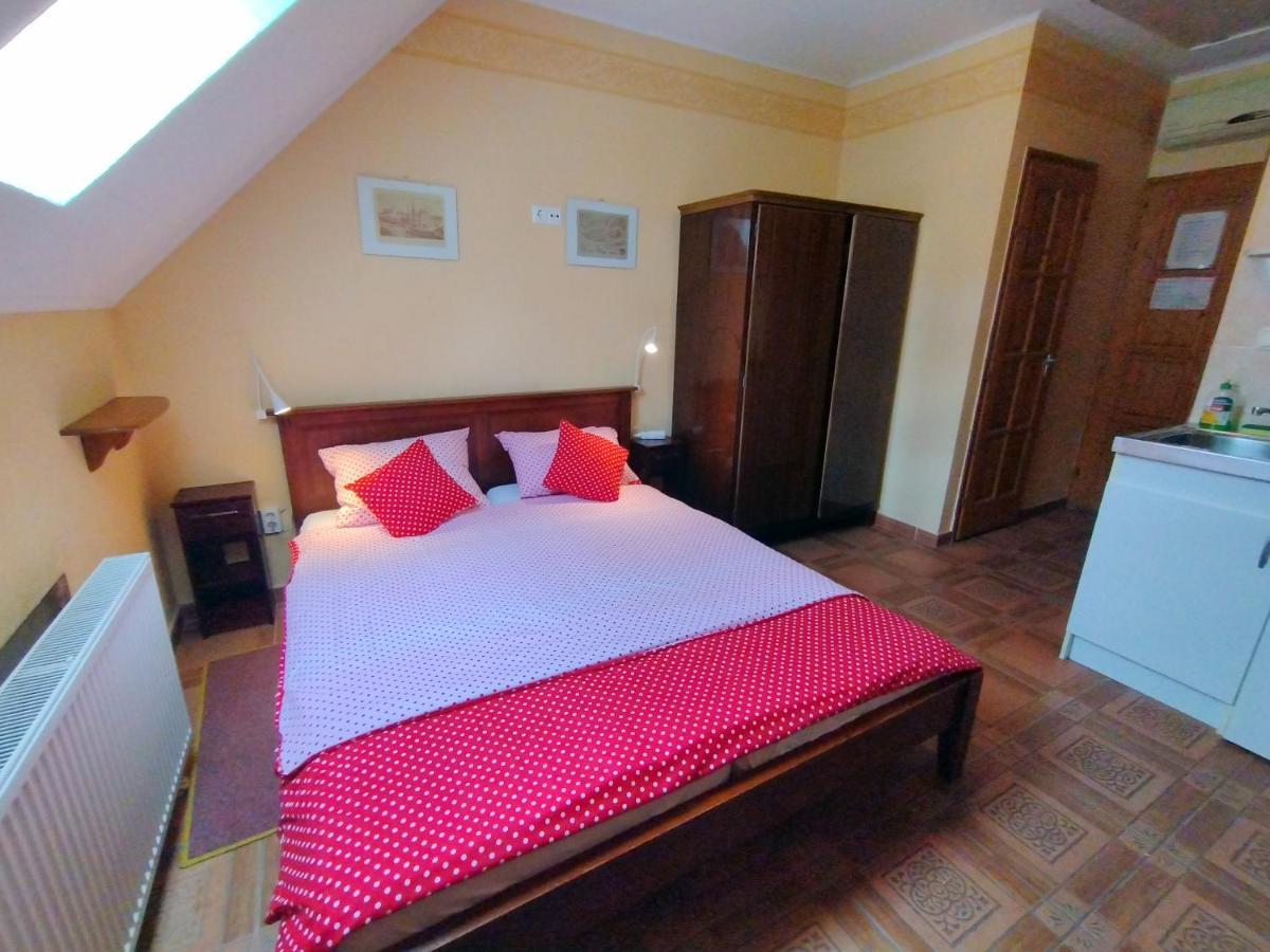 Burg Apartman Gyula Extérieur photo