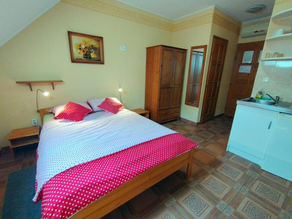 Burg Apartman Gyula Extérieur photo