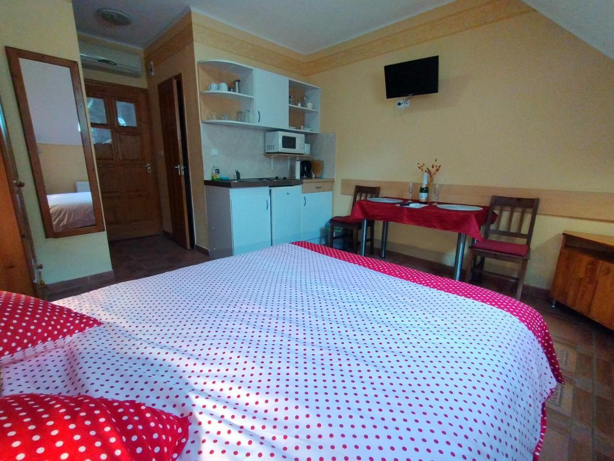 Burg Apartman Gyula Extérieur photo