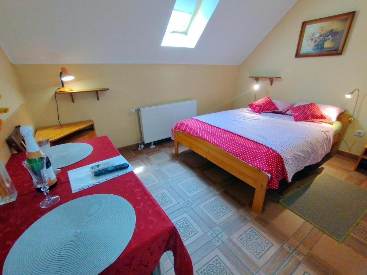 Burg Apartman Gyula Extérieur photo