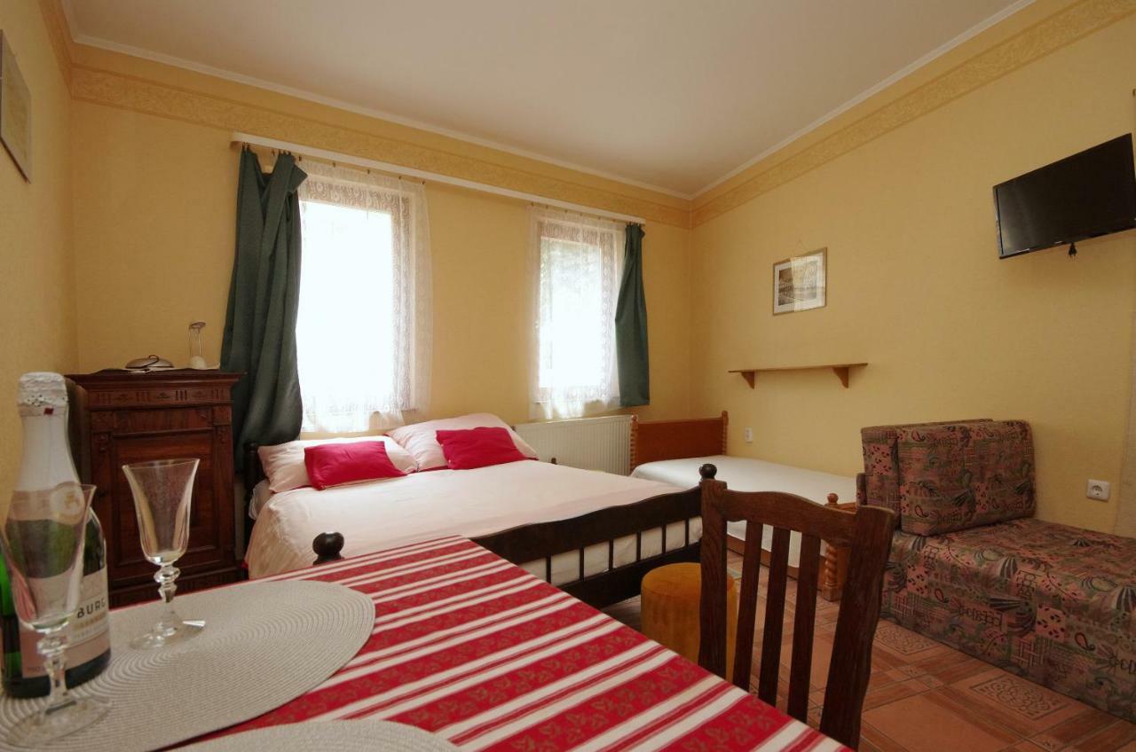 Burg Apartman Gyula Extérieur photo