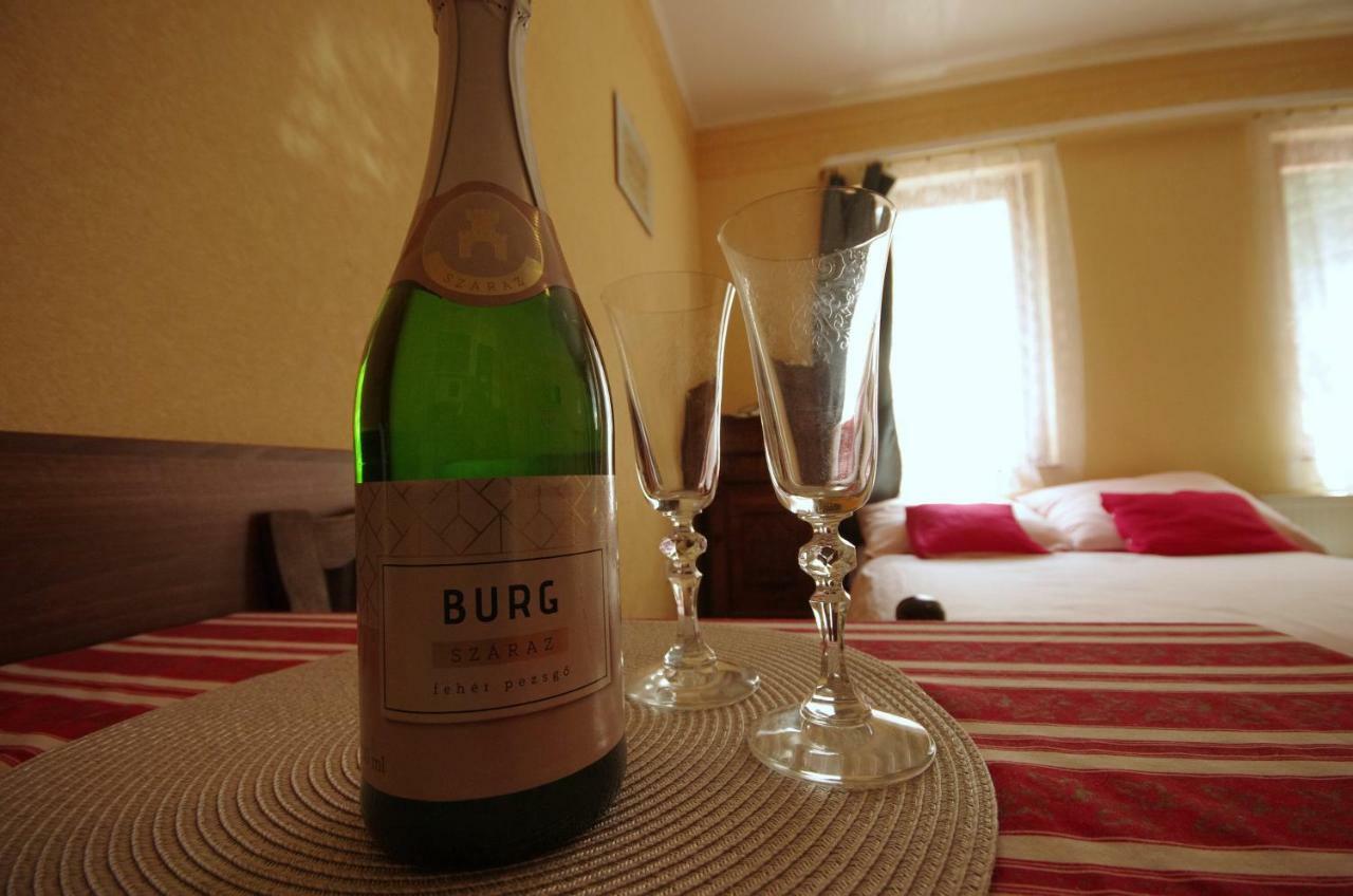 Burg Apartman Gyula Extérieur photo