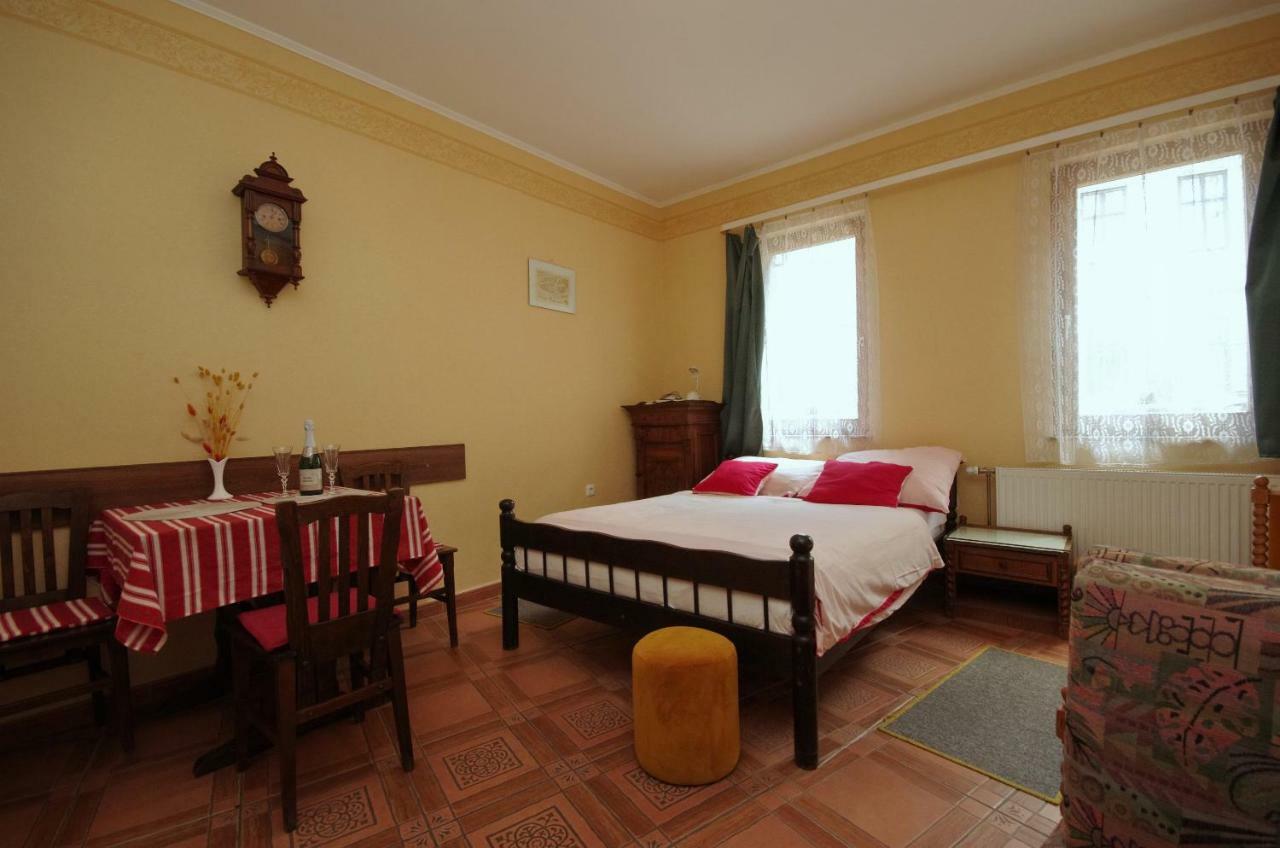 Burg Apartman Gyula Extérieur photo