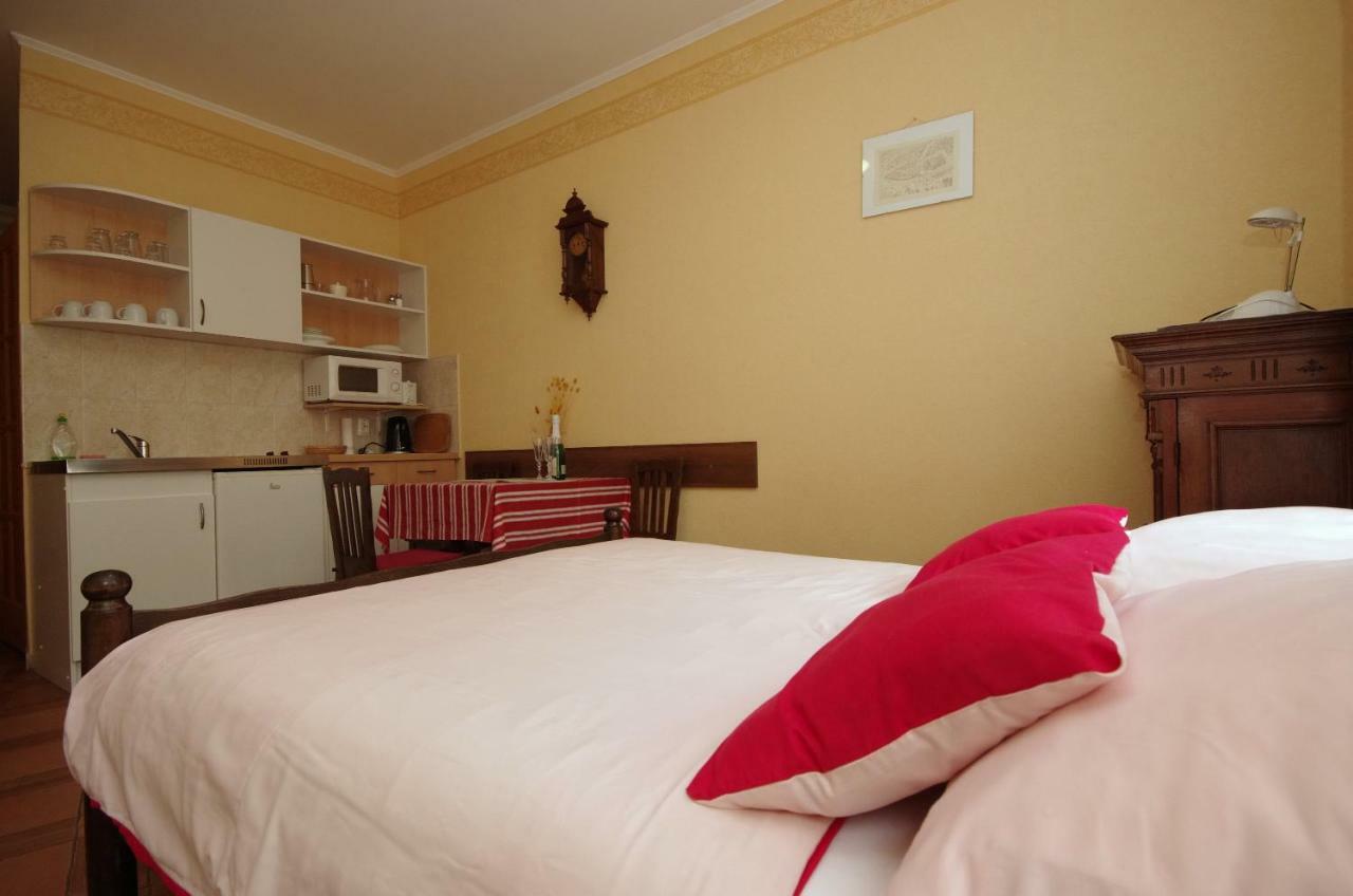 Burg Apartman Gyula Extérieur photo