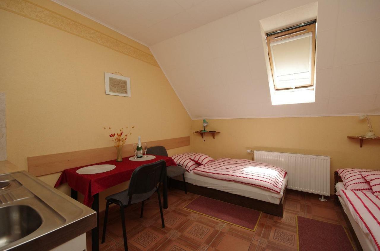Burg Apartman Gyula Extérieur photo