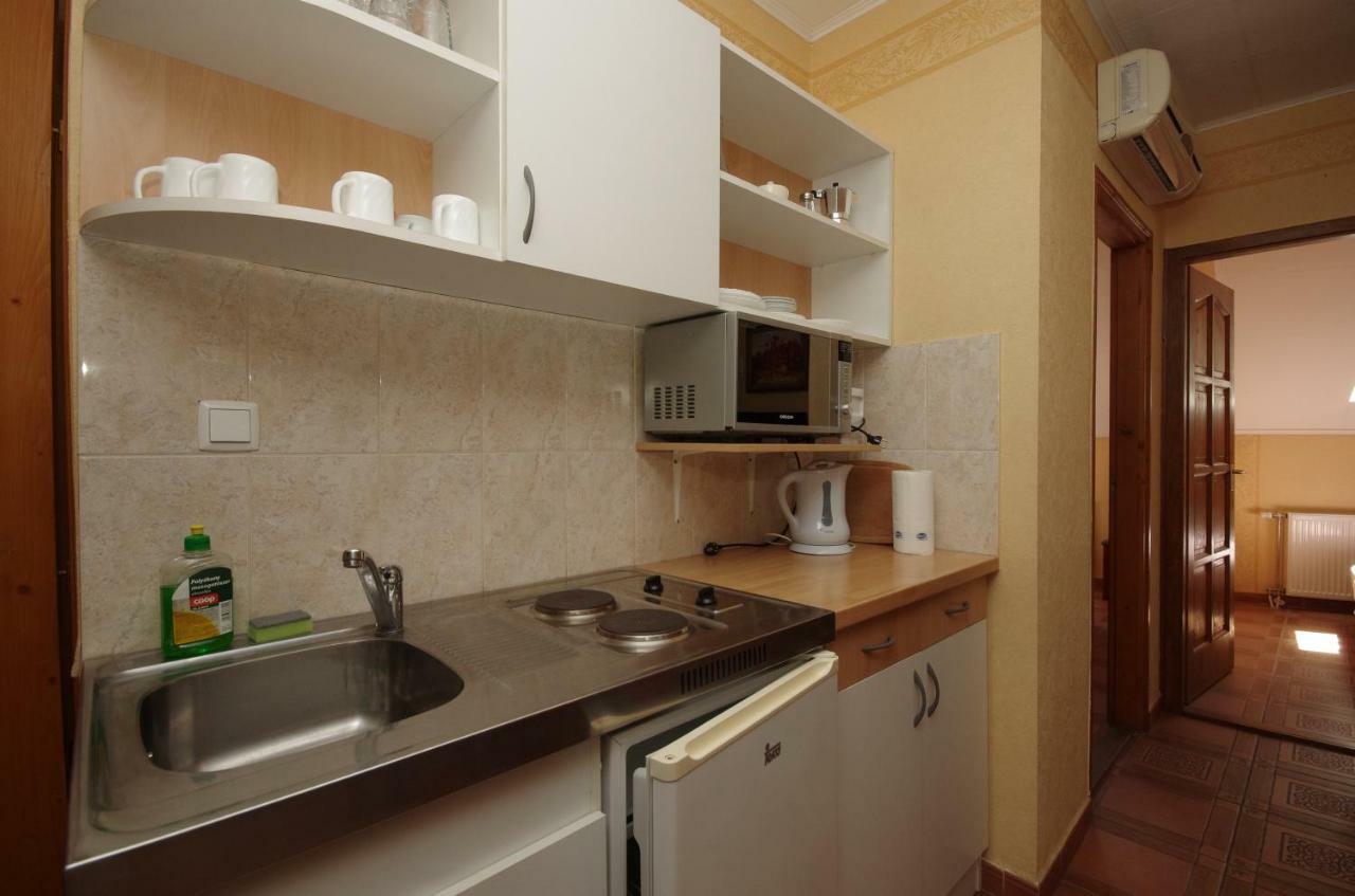 Burg Apartman Gyula Extérieur photo